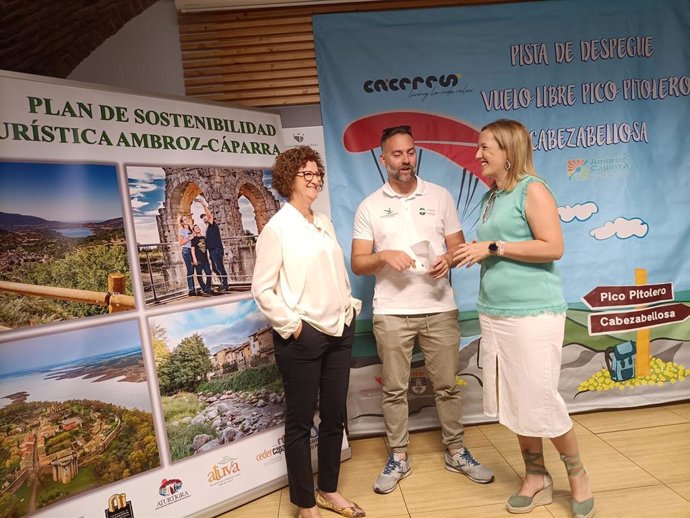 Presentación del Campeonato de España de Parapente en modalidad biplaza y vela B que se celebra en el Pico Pitolero del 18 al 22 de junio