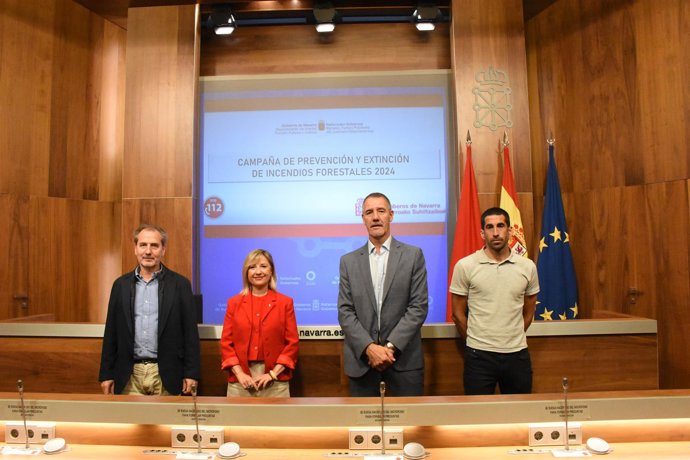 El director del servicio de emergencias, Patxi Fernández; la consejera López; el director general de Interior, Salvador Díez; y el director del Servicio de Bomberos, Iñaki Elías