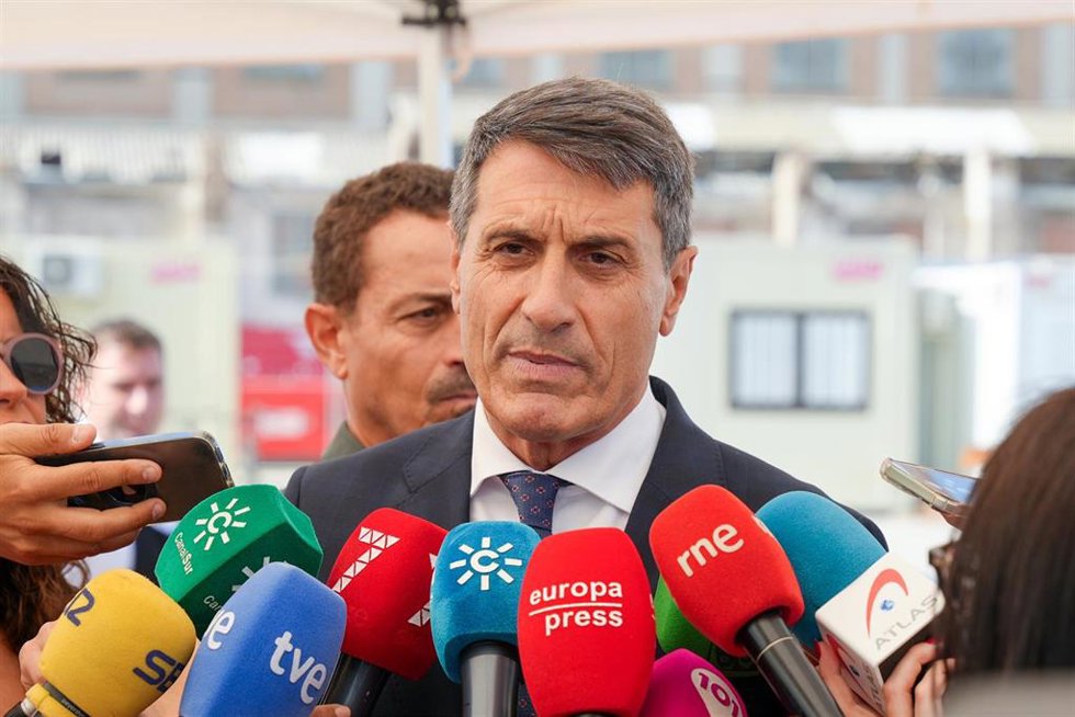 Atención a medios del delegado del Gobierno de España en Andalucía, Pedro Fernández, en foto de archivo.