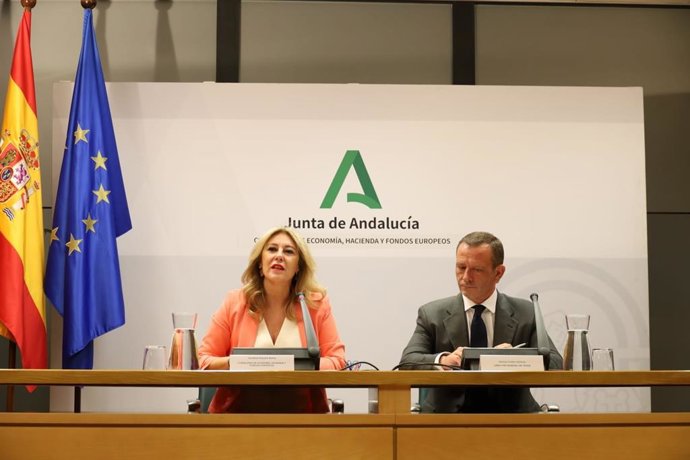 La consejera de Economía, Hacienda y Fondos Europeos, Carolina España, en rueda de prensa.