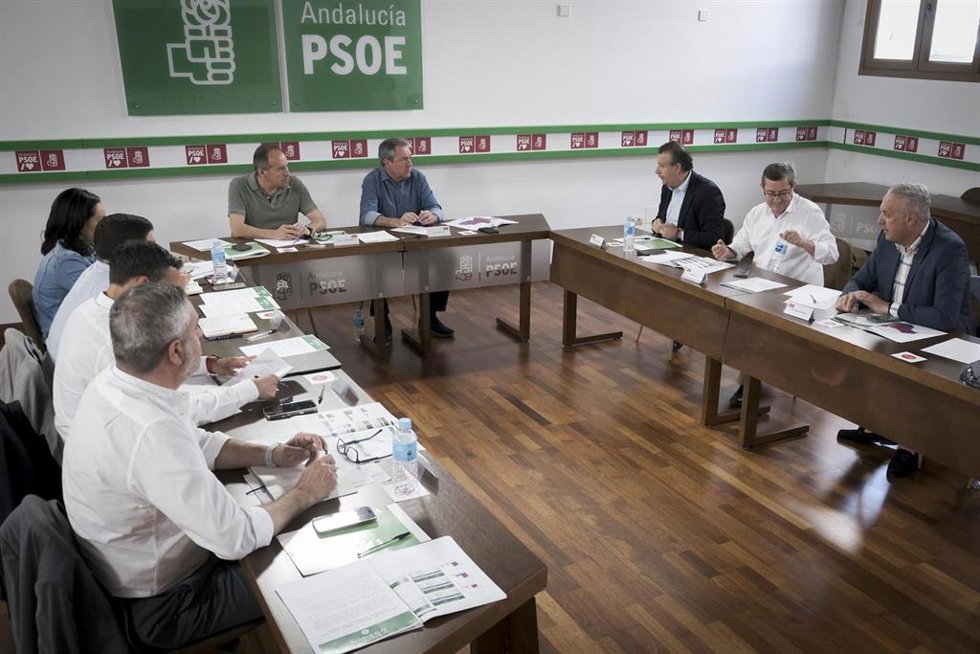 Reunión del secretario general del PSOE-A, Juan Espadas, con los secretarios generales provinciales del PSOE.