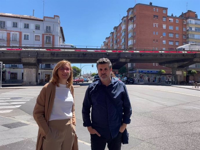 Los concejales de VTLP Rocío Anguita y Jonathan Racionero.