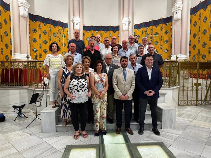 Foto de familia de las personas homenajeadas