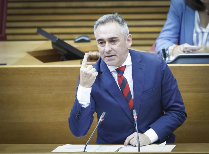 Miguel Barrachina en imatge d'arxiu en un ple de Les Corts