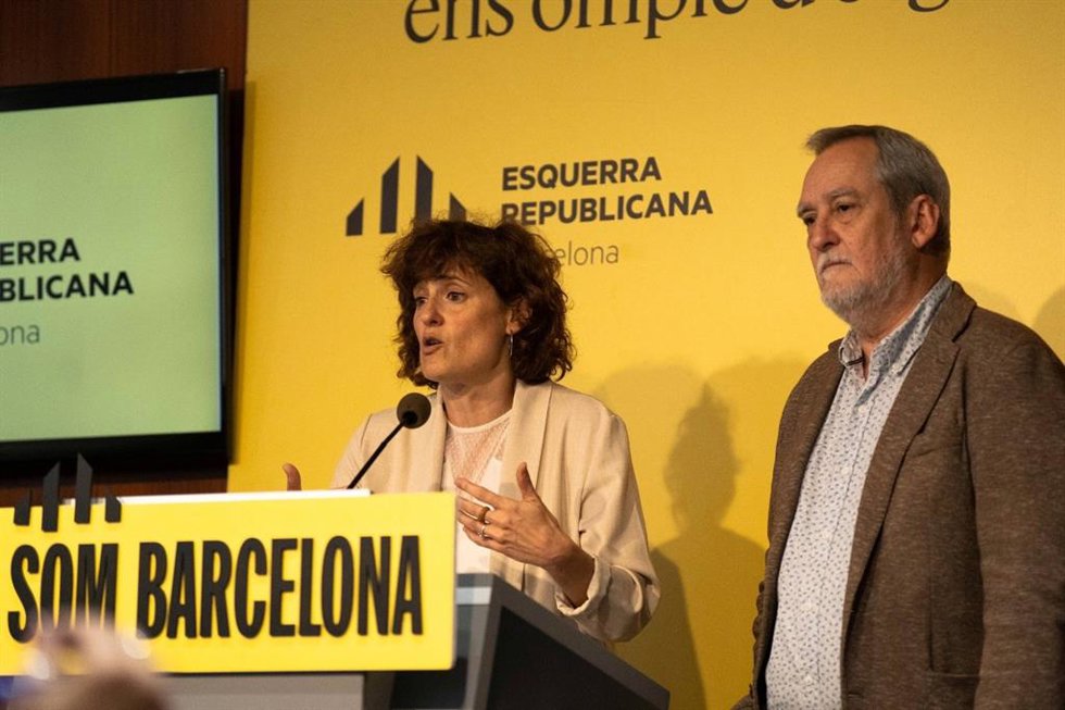 La presidenta de la federación de ERC Barcelona, Eva Baró, y el portavoz adjunto del grupo municipal, Jordi Coronas.