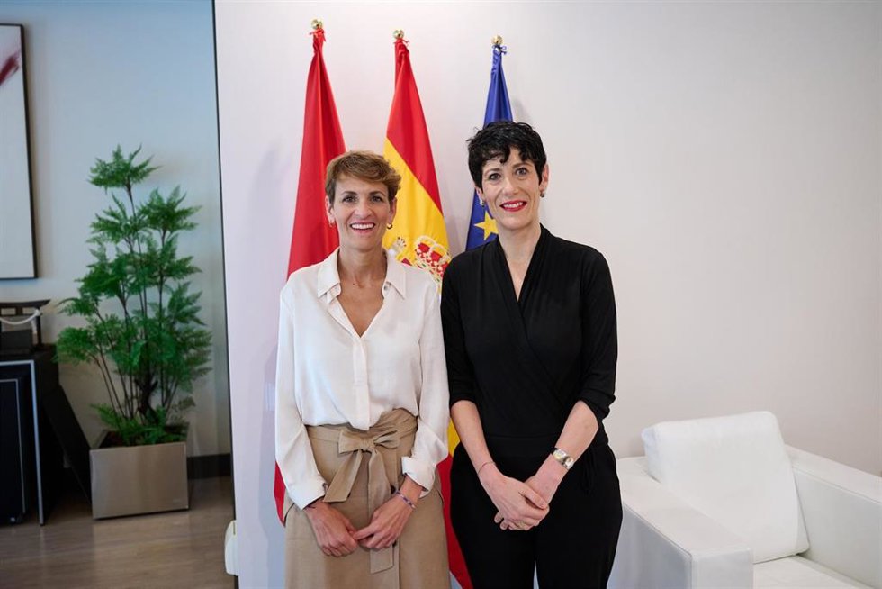 La presidenta Chivite junto a la ministra Elma Saiz