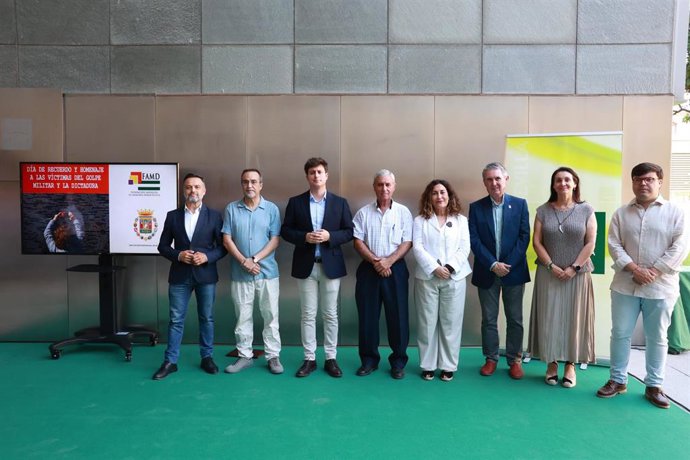 La Diputación de Sevilla y la Federación Andaluza de Memoria Democrática (FAMD) han celebrado este viernes un acto de recuerdo y homenaje a las víctimas del golpe militar y la Dictadura.