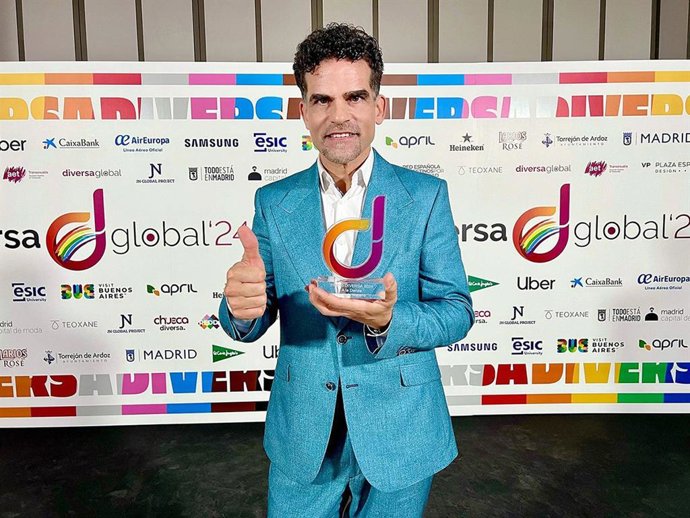 Antonio Najarro recibe el galardón Diversa danza, el "primer premio a la diversidad LGTBIQ"