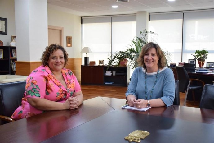 La consejera de Economía, Empresas y Empleo, Patricia Franco, se ha reunido con la presidenta de la gestora de UGT en la región, Patricia Ruiz.