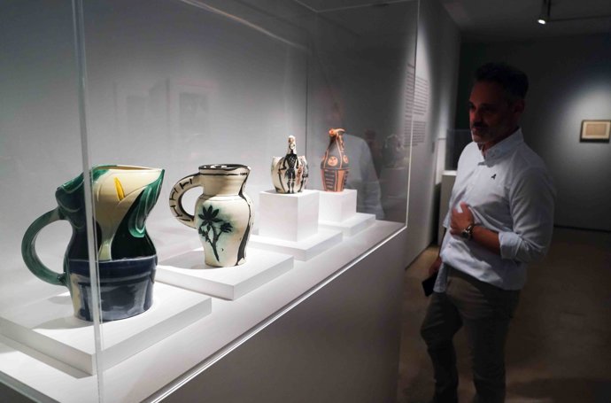 Obras de la exposición 'Picasso: imágenes cerámicas'. A 14 de junio de 2024, en Málaga (Andalucía, España).