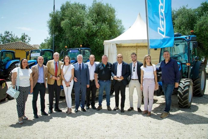Autoridades presentes en el acto de apertura de la Agroferia de Vélez Rubio.