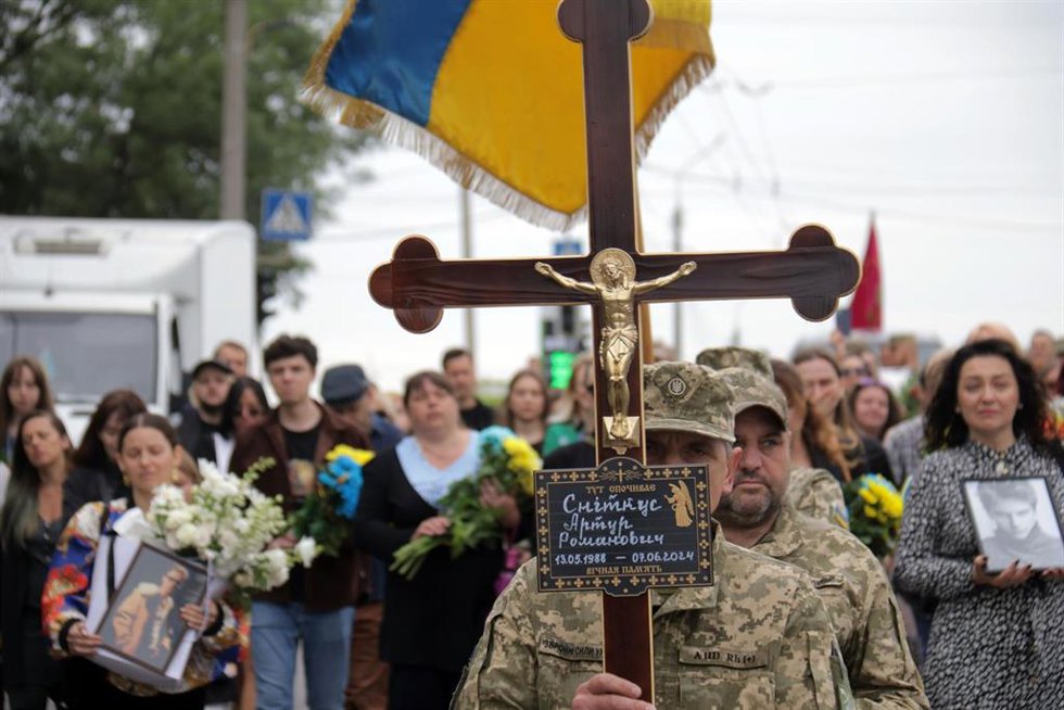 Imagen de archivo de un funeral por un combatiente ucraniano 