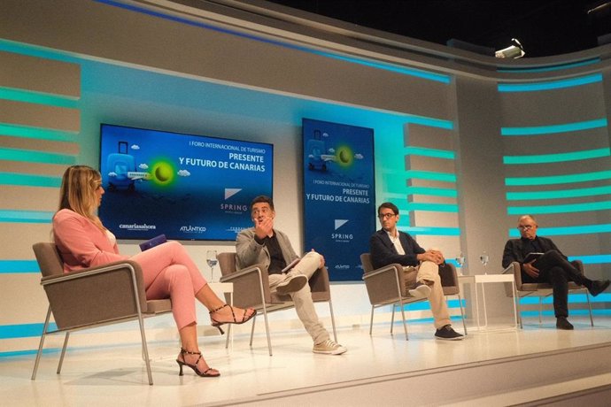 El portavoz del Grupo Socialista en el Parlament balear y exconseller de Turismo, Iago Negueruela, en el I Foro Internacional de debate Presente y Futuro de Canarias