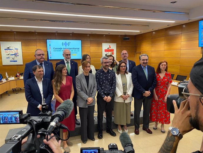 La consellera de Salud, Manuela García, junto a la ministra y otros consejeros.