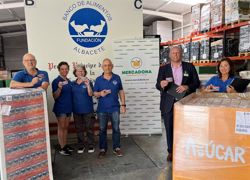 Entrega de alimentos de Mercadona al Banco de Alimentos de Albacete.