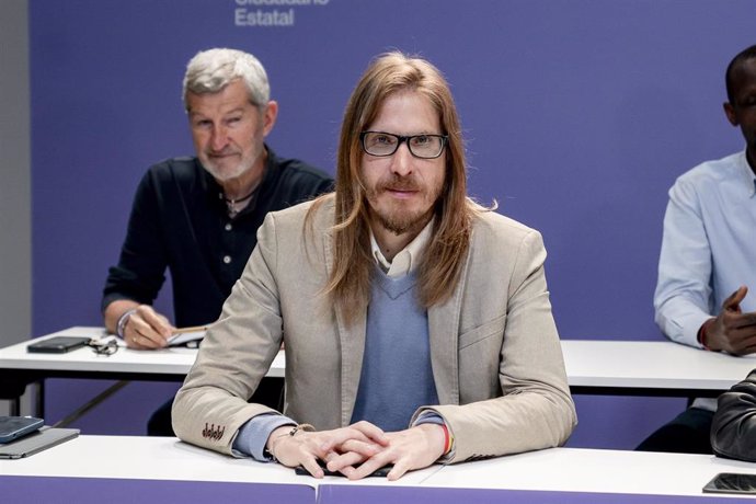 El secretario de Organización y portavoz de Podemos, Pablo Fernández, durante una reunión del Consejo Ciudadano Estatal de Podemos, en la sede de Podemos, el pasado mes.