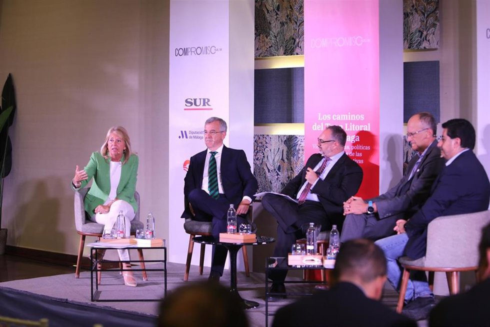 La alcaldesa de Marbella en el foro 'Los caminos del Tren Litoral. Visiones técnicas, políticas y ciudadanas de las posibles alternativas', organizado por el diario SUR