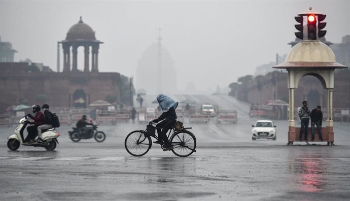 Archivo - Imagen de archivo de lluvias en India. 