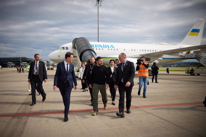 El presidente de Ucrania, Volodimir Zelenski, llega a Suiza