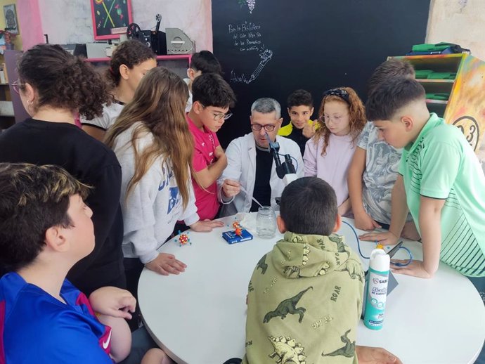Uno de los talleres impartidos en la Escuela de la Ciencia 2024.