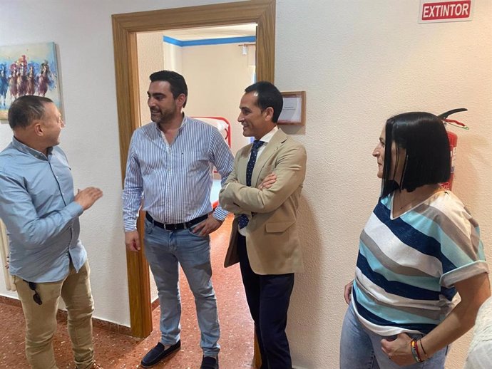 Visita de Solano a los centros educativos de Villanueva del Arzobispo