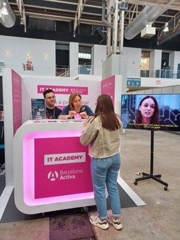 El estand de IT Academy de Barcelona Activa, en la feria DevBCN.