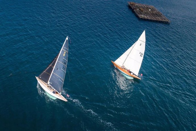 El "Bribon", con el Rey Juan Carlos de patrón, domina el comienzo del Trofeo Turismo de Galicia