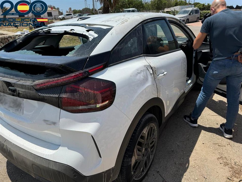 Vehículo sustraído con el que el detenido tuvo un aparatoso accidente en la periferia de Ciutadella