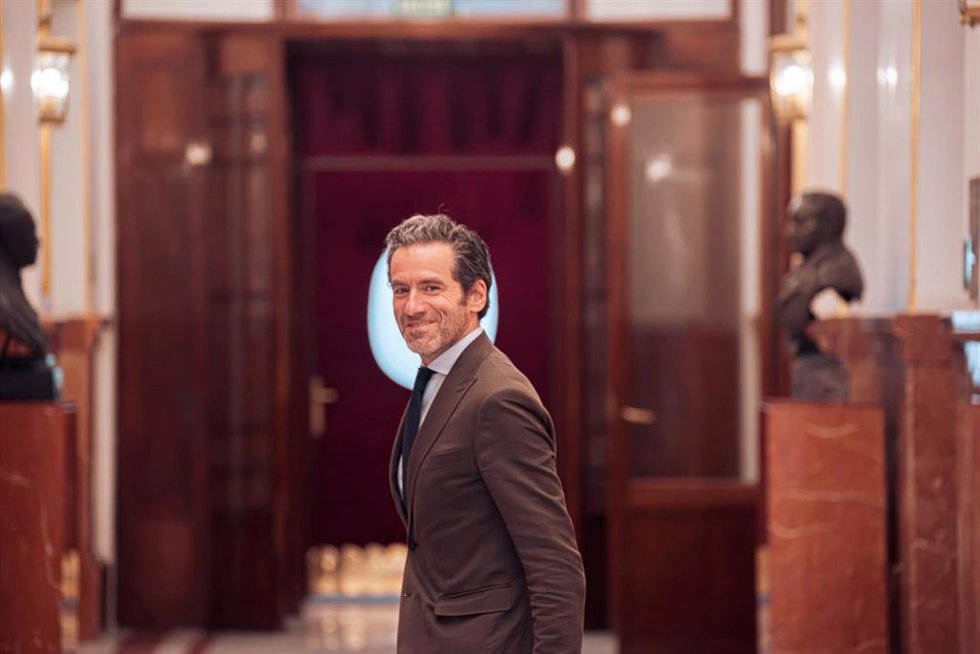 El portavoz y vicesecretario de Cultura del PP, Borja Sémper, a su llegada a una sesión plenaria, en el Congreso de los Diputados.