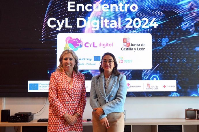 La consejera de Movilidad y Transformación Digital, María Gonzalez Corral, acompañada por la presidenta de Cruz Roja en Castilla y León, Rosa Urbón.