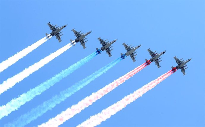 Archivo - Imagen de archivo de aviones de combate rusos en un desfile 