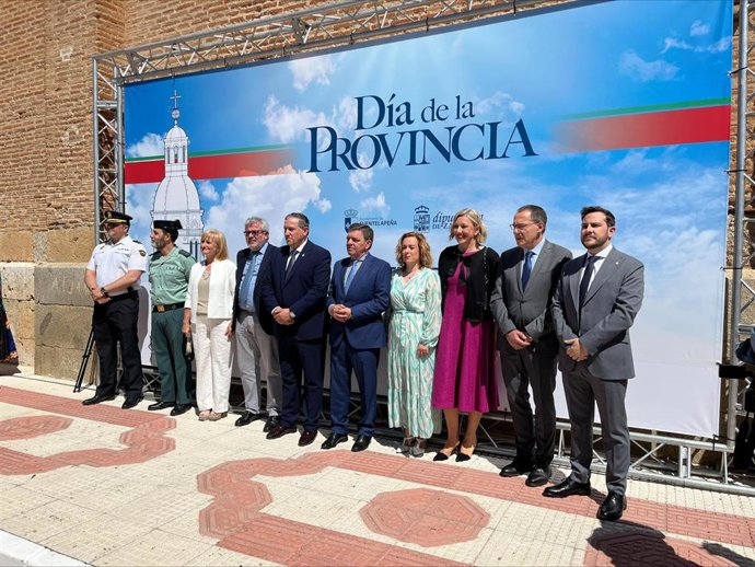 Autoridades antes de la celebración del Día De la Provincia de Zamora.