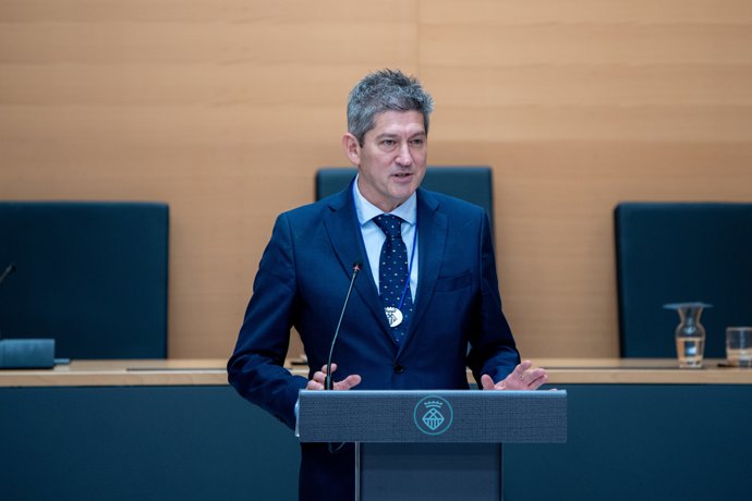 El nuevo alcalde de L'Hospitalet de Llobregat, David Quirós, durante un pleno extraordinario en el Ayuntamiento de L’Hospitalet de Llobregat, a 15 de junio de 2024, en L’Hospitalet de Llobregat, Barcelona, Catalunya