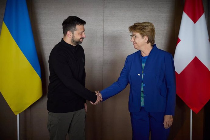 Volodimir Zelenski y la presidenta de Suiza, Viola Amherd