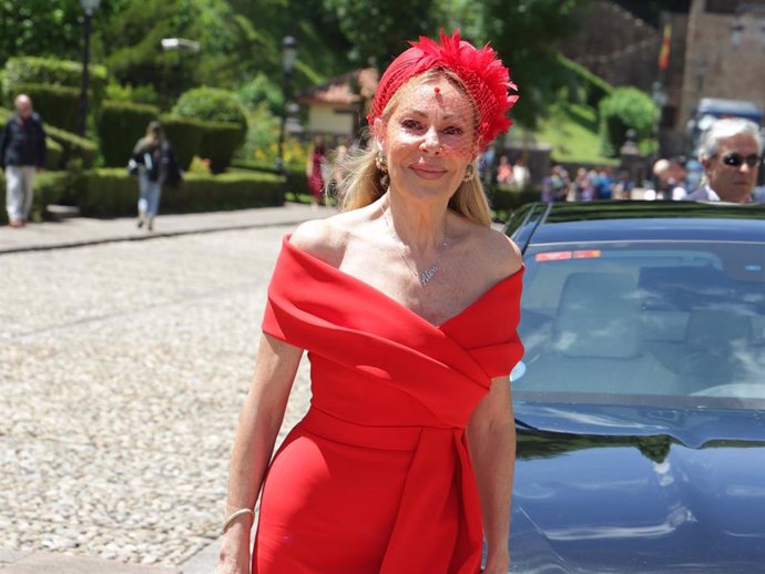 ANA OBREGÓN EN LA BODA DE SU SOBRINO JUAN ANTONIO