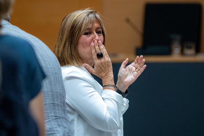 La exalcaldesa de L'Hospitalet de Llobregat, Núria Marín, durante el pleno extraordinario en el consistorio para elegir al nuevo alcalde