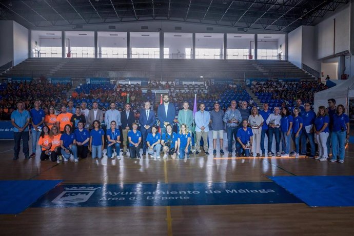 El alcalde de Málaga, Francisco de la Torre, junto al concejal de Deporte, Borja Vivas, en la clausura de los 40 Juegos Deportivos Municipales