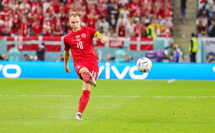 Archivo - Christian Eriksen, durante un partido con la selección danesa.