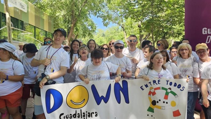 La consejera de Bienestar So cial y la alcaldesa han participado en la I Marcha por la Discapacidad organizada por la Asociación Down Guadalajara.