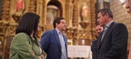 El presidente de la Diputación de Ciudad Real, Miguel Ángel Valverde , en su visita a Santa Cruz de Mudela.