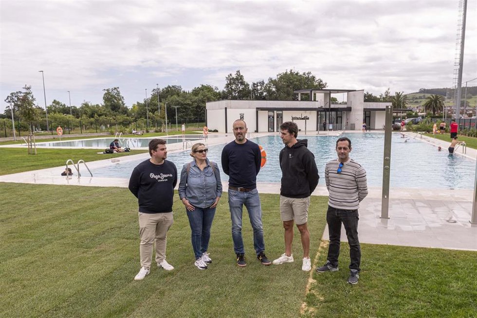 Apertura de las piscinas en Torrelavega