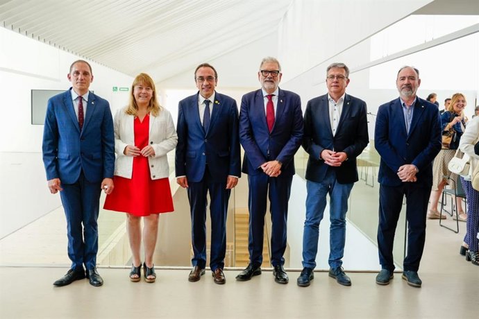 Las autoridades en la inauguración