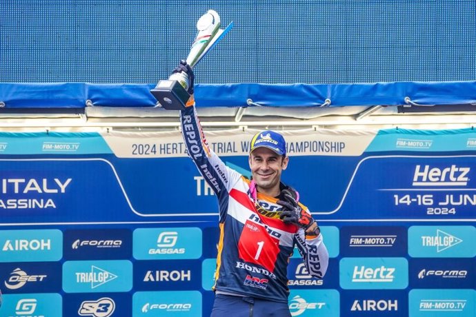 Toni Bou sigue invicto en Italia pese a la lluvia