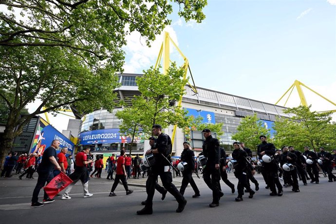 Policía durante la Eurocopa en Dortmund