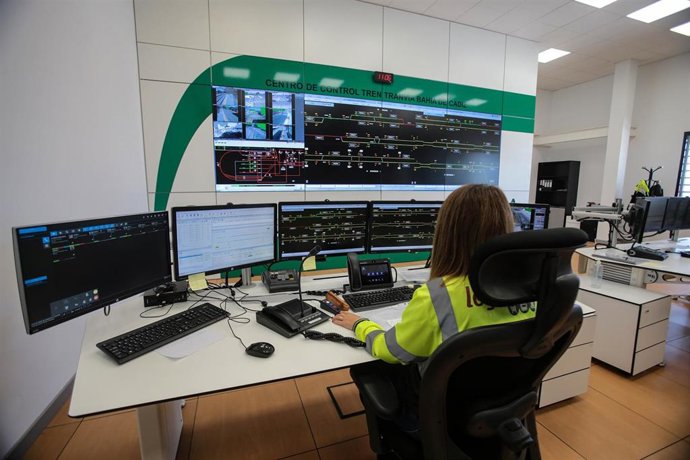 Archivo - Centro de control del Trambahía.