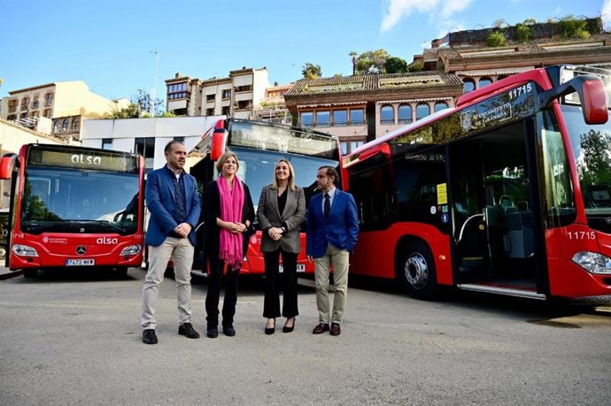 La alcaldesa de Granada, Marifrán Carazo, se ha comprometido a dotar a la ciudad de un servicio de transporte urbano "eficaz y eficiente".