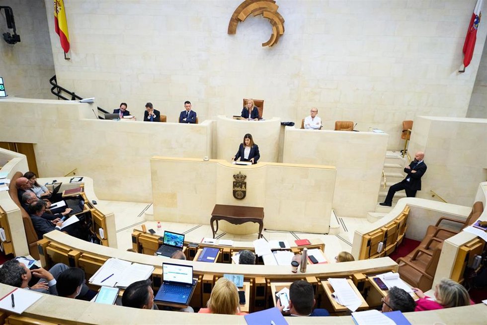 Archivo - Pleno del Parlamento de Cantabria
