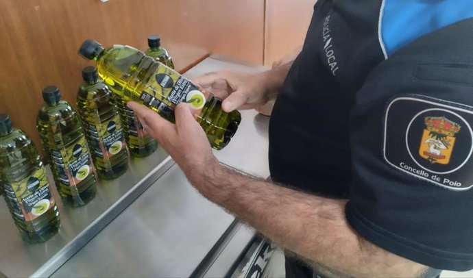 Botellas de aceite robadas en un supermercado de Pontevedra.