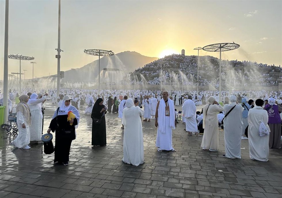 Peregrinos musulmanes ante el Monte Arafat 
