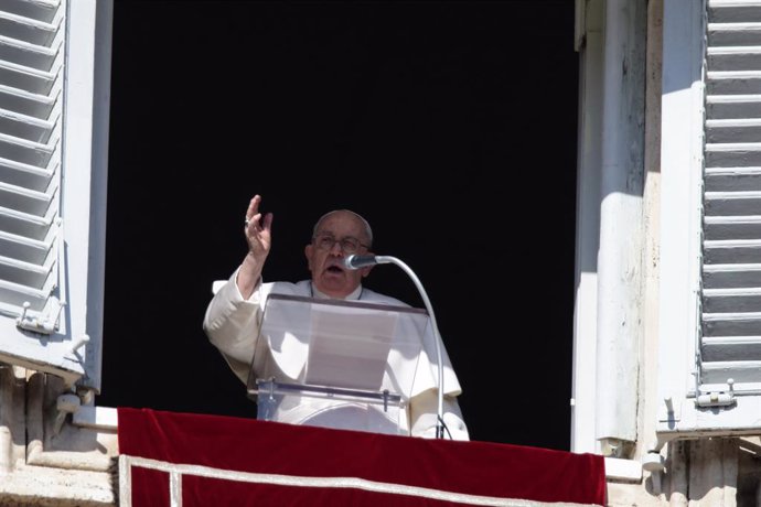 Archivo - 04 February 2024, Vatican: Pope Francis delivers Angelus prayer in St. Peter's Square at the Vatican. Photo: Evandro Inetti/ZUMA Press Wire/dpa